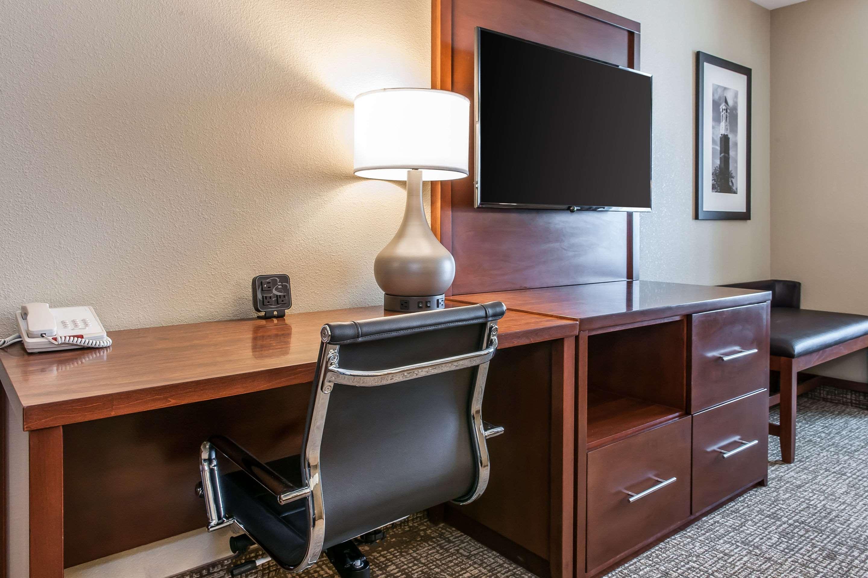 Comfort Suites Rensselaer Near Fair Oaks Zewnętrze zdjęcie